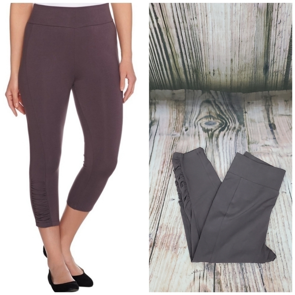 Logo Smokey Taupe Ruching Capri Leggings